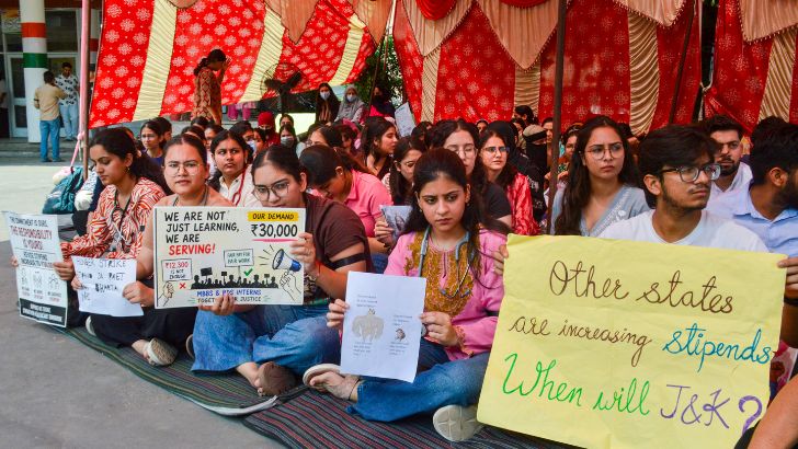 https://salarnews.in/public/uploads/images/newsimages/maannewsimage07092026_172210_Jammu and Kashmir.jpg